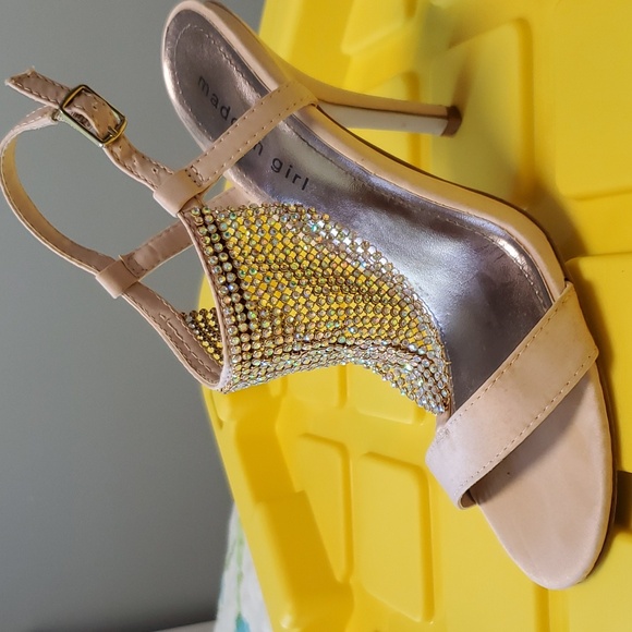 Sandals - Picture 1 of 7